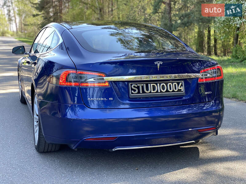 Ліфтбек Tesla Model S 2015 в Бучі