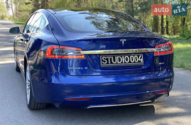 Лифтбек Tesla Model S 2015 в 