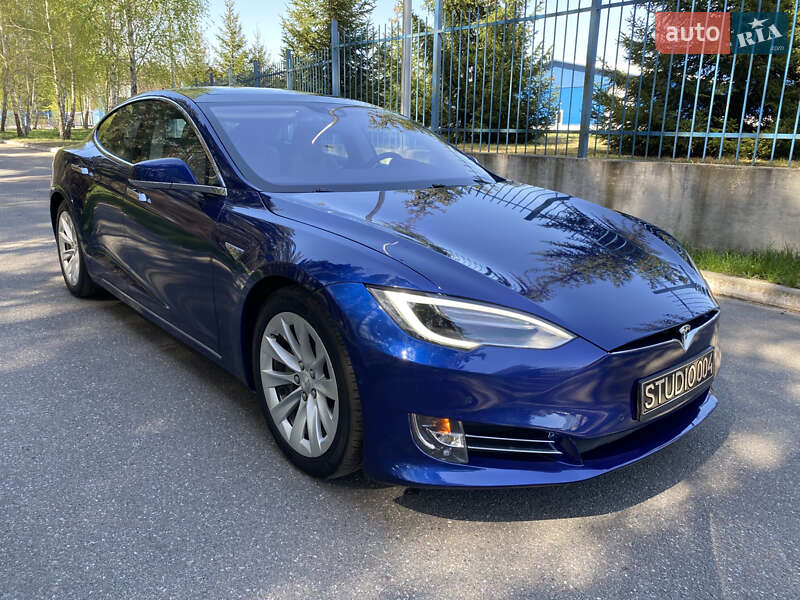 Ліфтбек Tesla Model S 2015 в Бучі