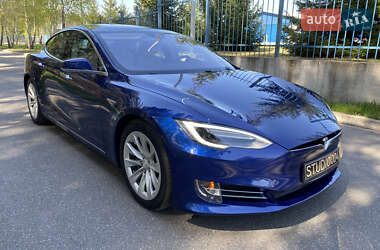 Лифтбек Tesla Model S 2015 в 
