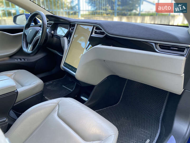 Ліфтбек Tesla Model S 2015 в Бучі