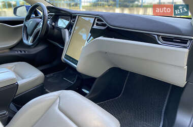 Лифтбек Tesla Model S 2015 в 