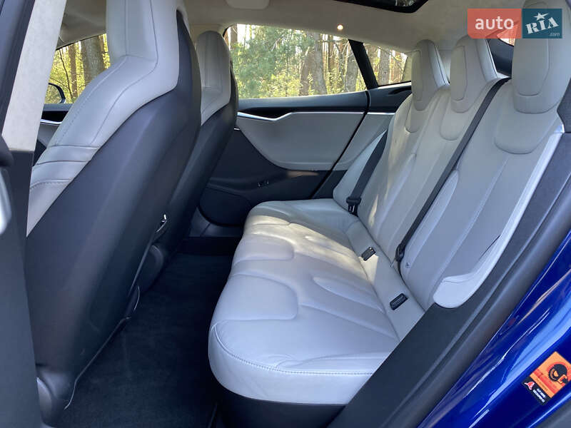 Ліфтбек Tesla Model S 2015 в Бучі