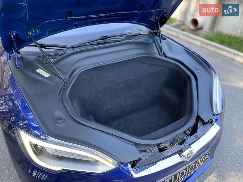 Ліфтбек Tesla Model S 2015 в Бучі