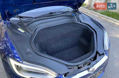Лифтбек Tesla Model S 2015 в 