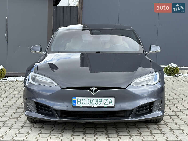 Лифтбек Tesla Model S 2017 в Львове
