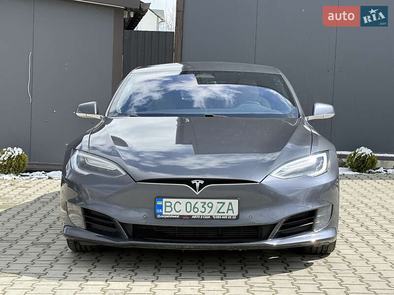 Лифтбек Tesla Model S 2017 в Львове