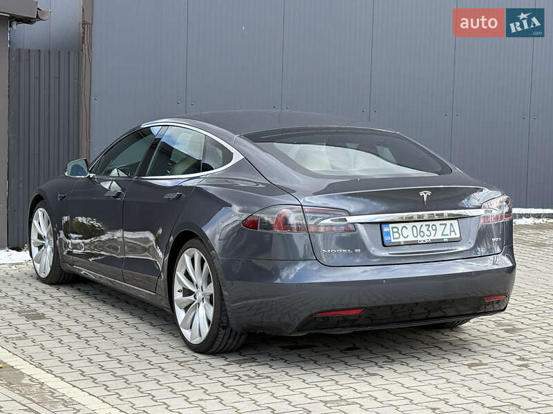 Лифтбек Tesla Model S 2017 в Львове