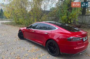Ліфтбек Tesla Model S 2015 в 