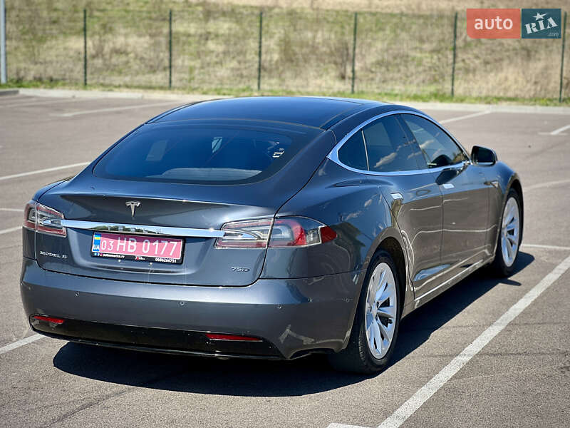 Лифтбек Tesla Model S 2016 в Ровно
