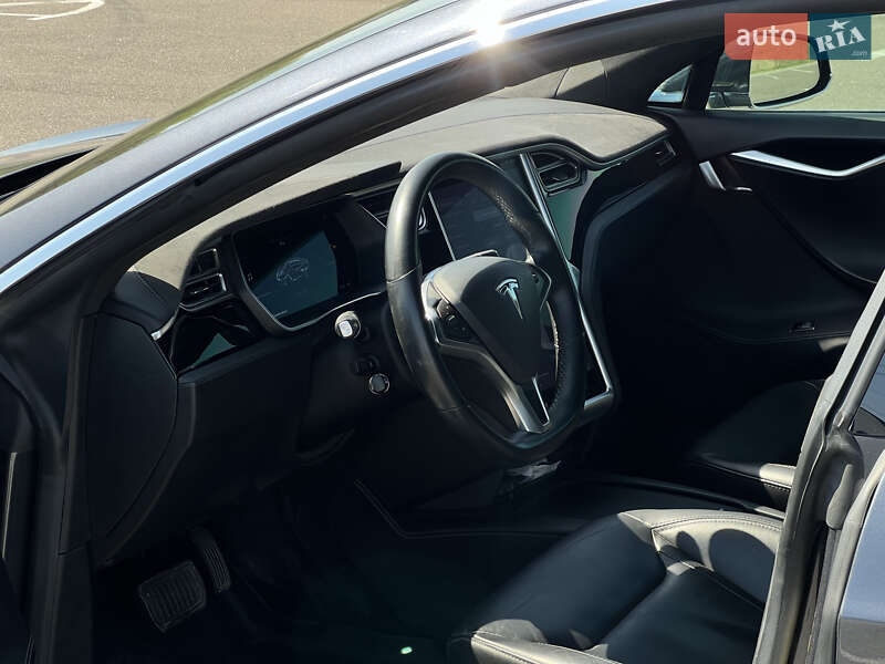Лифтбек Tesla Model S 2016 в Ровно