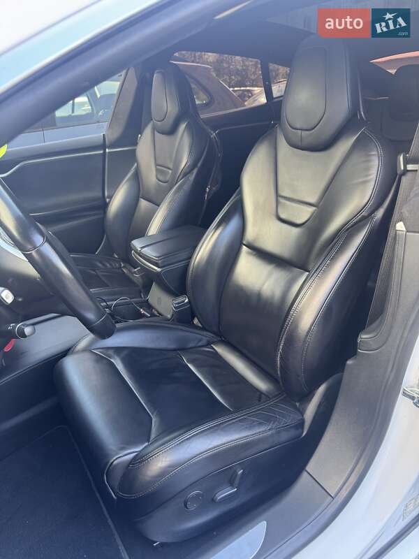 Лифтбек Tesla Model S 2017 в Ивано-Франковске