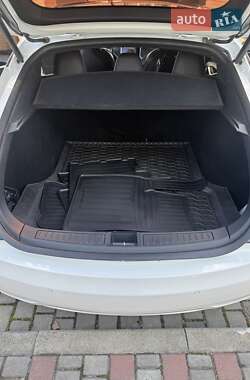 Лифтбек Tesla Model S 2017 в 