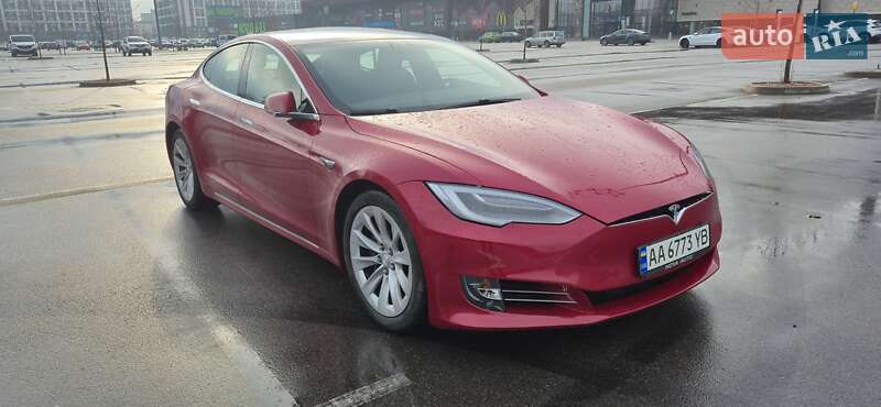 Лифтбек Tesla Model S 2017 в Киеве