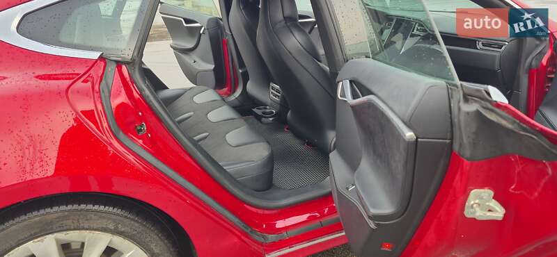 Ліфтбек Tesla Model S 2017 в Києві