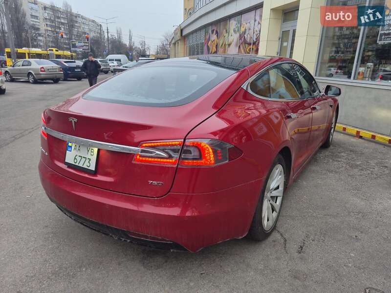Лифтбек Tesla Model S 2017 в Киеве