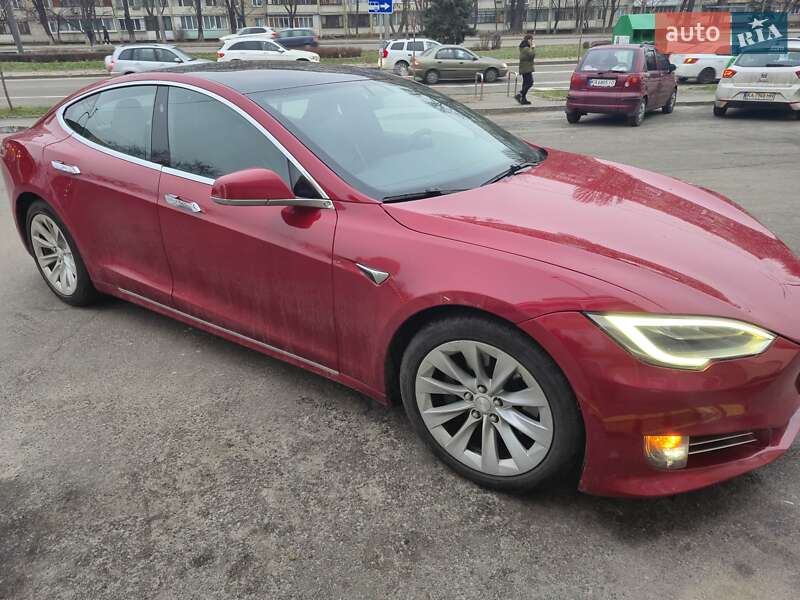 Ліфтбек Tesla Model S 2017 в Києві