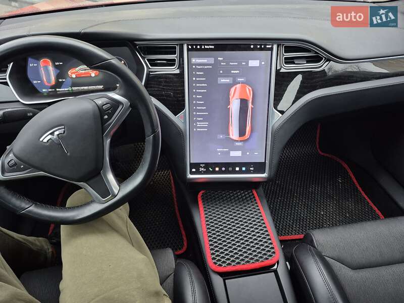 Ліфтбек Tesla Model S 2017 в Києві