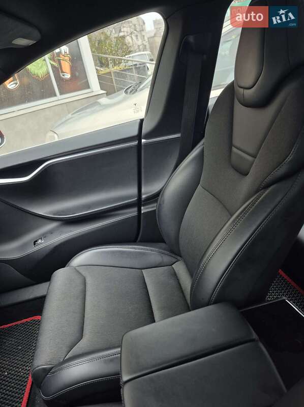 Ліфтбек Tesla Model S 2017 в Києві