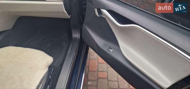 Лифтбек Tesla Model S 2014 в Киеве