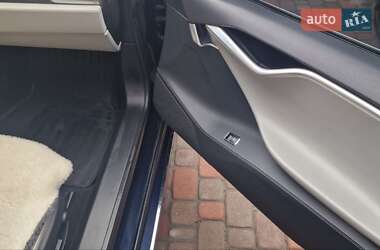 Лифтбек Tesla Model S 2014 в 