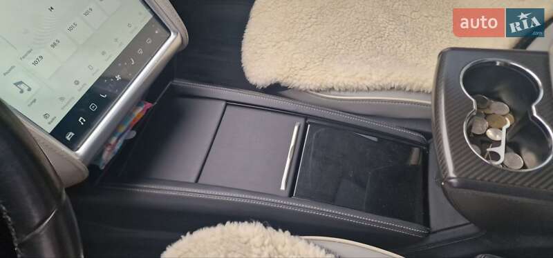 Лифтбек Tesla Model S 2014 в Киеве
