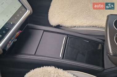 Лифтбек Tesla Model S 2014 в 