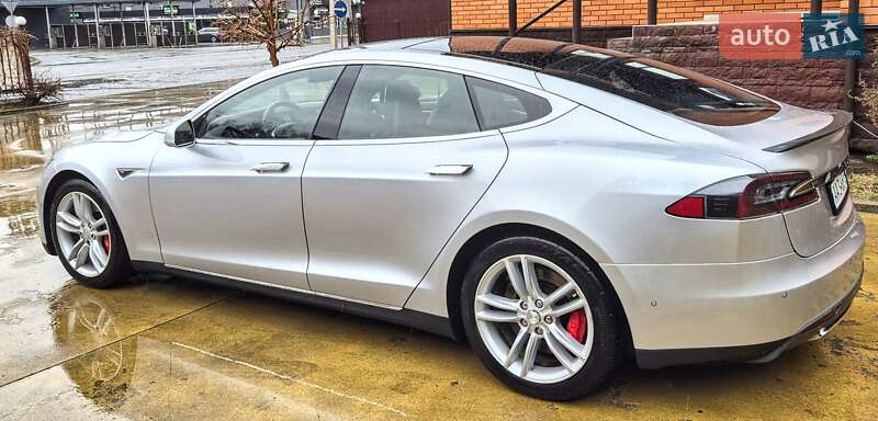 Лифтбек Tesla Model S 2015 в Киеве фото 5 Лифтбек Tesla Model S 2015 в Киеве