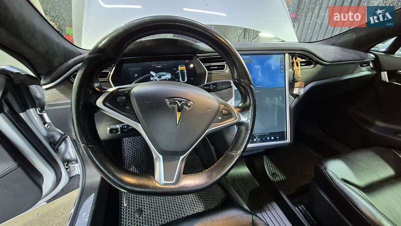Лифтбек Tesla Model S 2015 в Киеве фото 16 Лифтбек Tesla Model S 2015 в Киеве