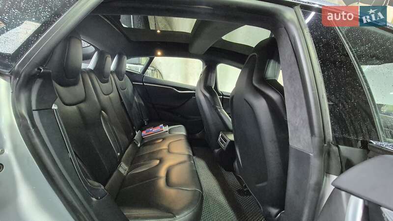 Лифтбек Tesla Model S 2015 в Киеве фото 18 Лифтбек Tesla Model S 2015 в Киеве