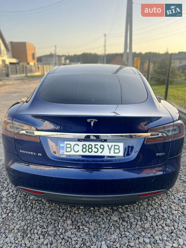 Лифтбек Tesla Model S 2015 в Львове