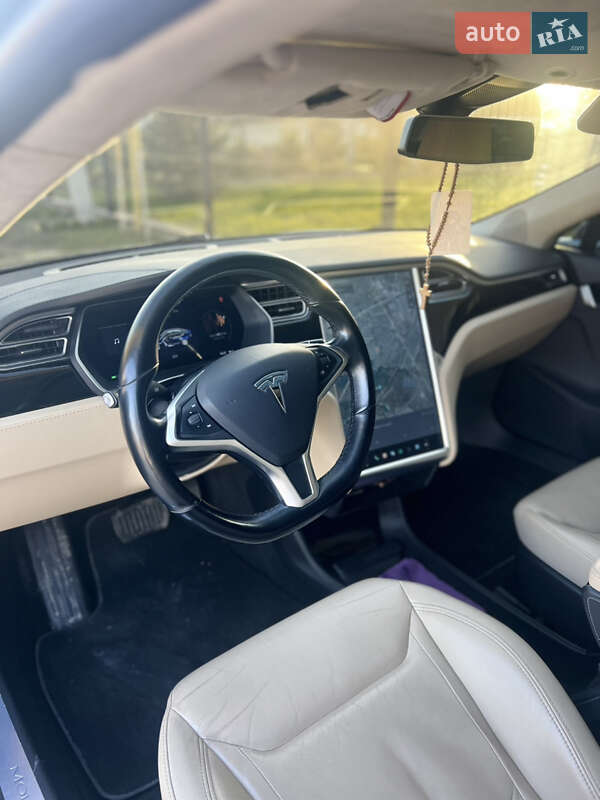 Лифтбек Tesla Model S 2015 в Львове