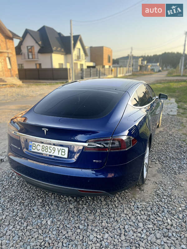 Лифтбек Tesla Model S 2015 в Львове