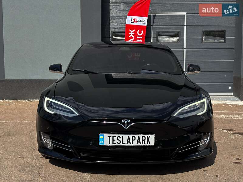 Лифтбек Tesla Model S 2019 в Киеве