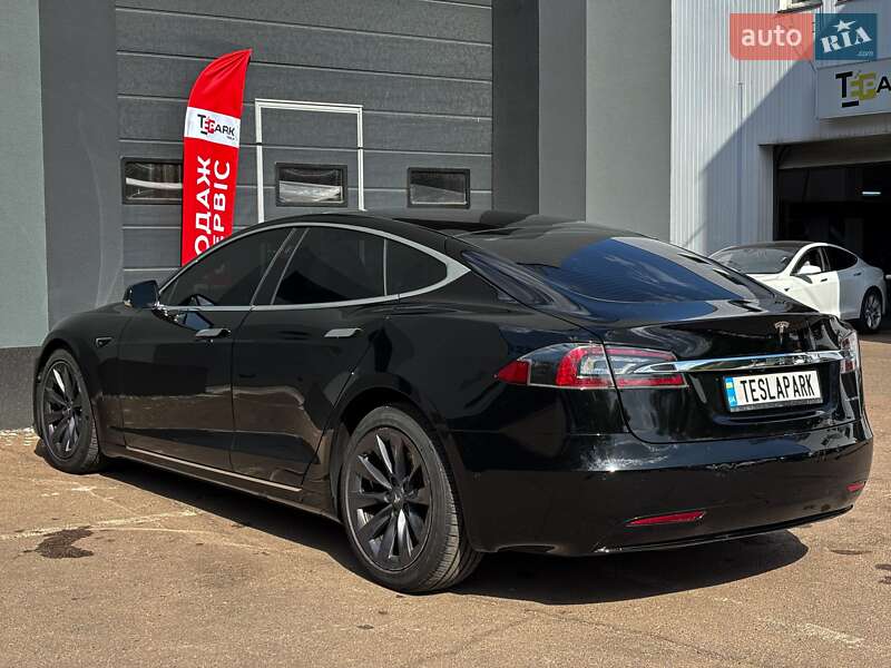 Лифтбек Tesla Model S 2019 в Киеве