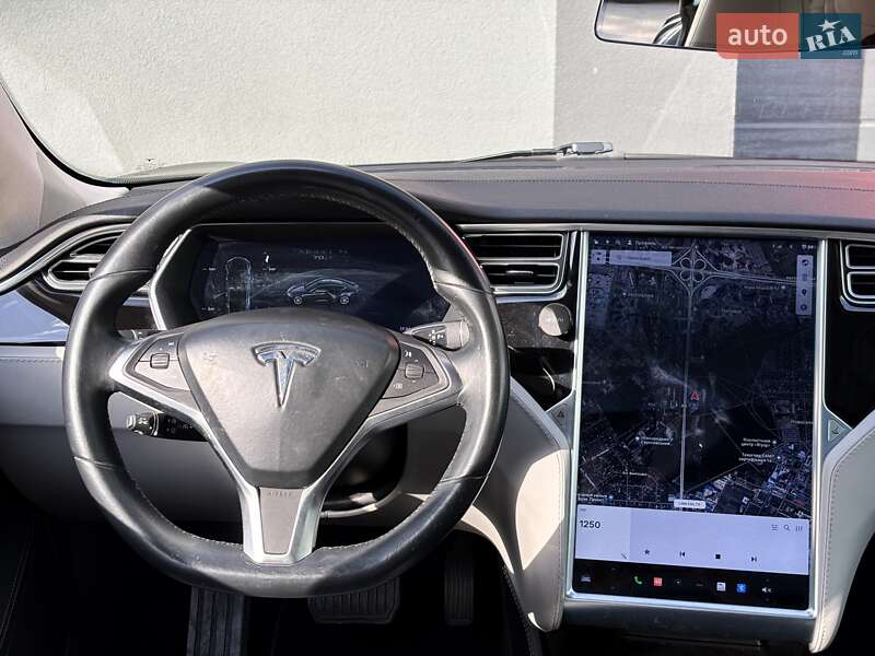Лифтбек Tesla Model S 2015 в Киеве