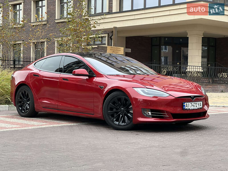 Ліфтбек Tesla Model S 2016 в Києві