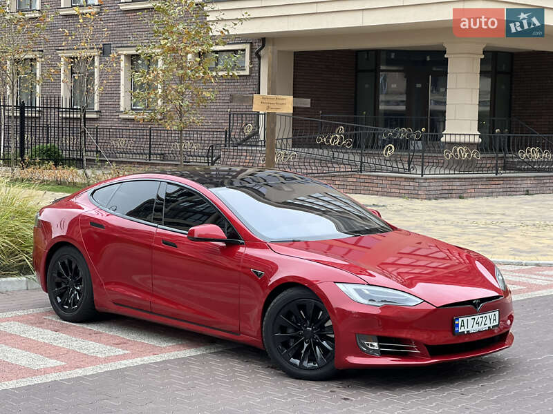 Ліфтбек Tesla Model S 2016 в Києві