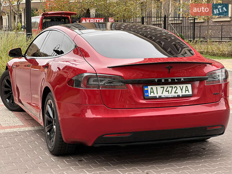 Ліфтбек Tesla Model S 2016 в Києві
