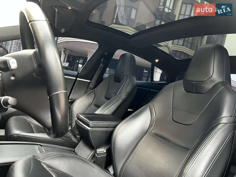 Ліфтбек Tesla Model S 2016 в Києві
