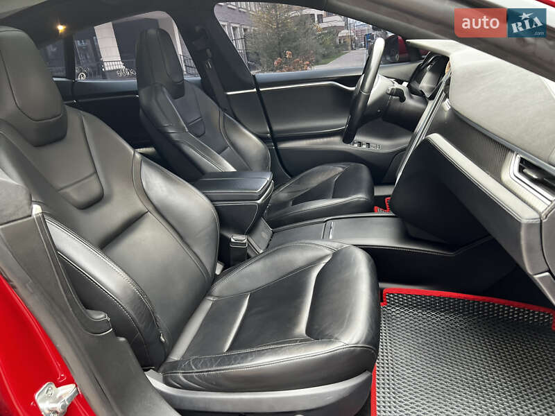 Ліфтбек Tesla Model S 2016 в Києві