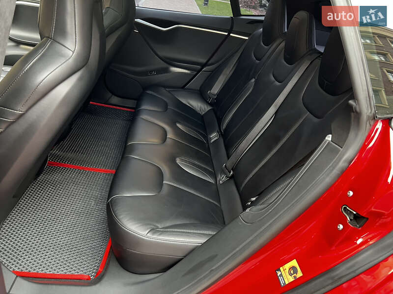Ліфтбек Tesla Model S 2016 в Києві
