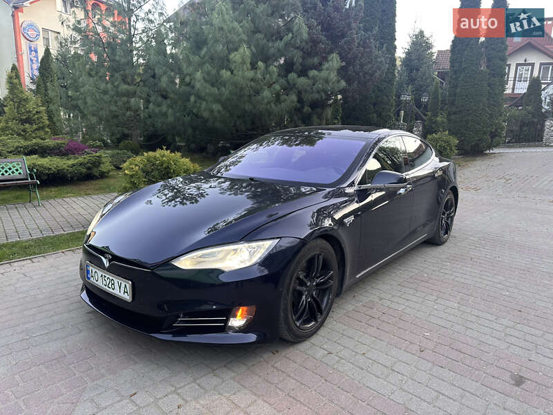 Ліфтбек Tesla Model S 2015 в Сваляві