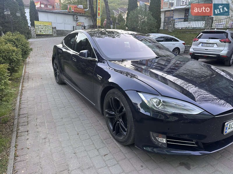 Ліфтбек Tesla Model S 2015 в Сваляві