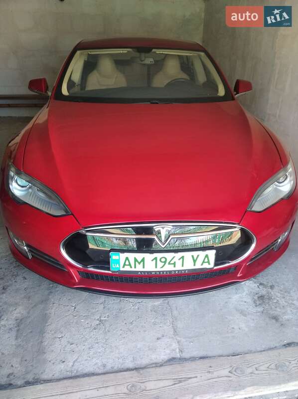 Ліфтбек Tesla Model S 2014 в Житомирі