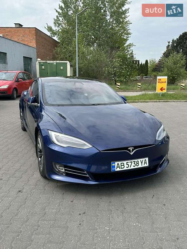 Лифтбек Tesla Model S 2017 в 