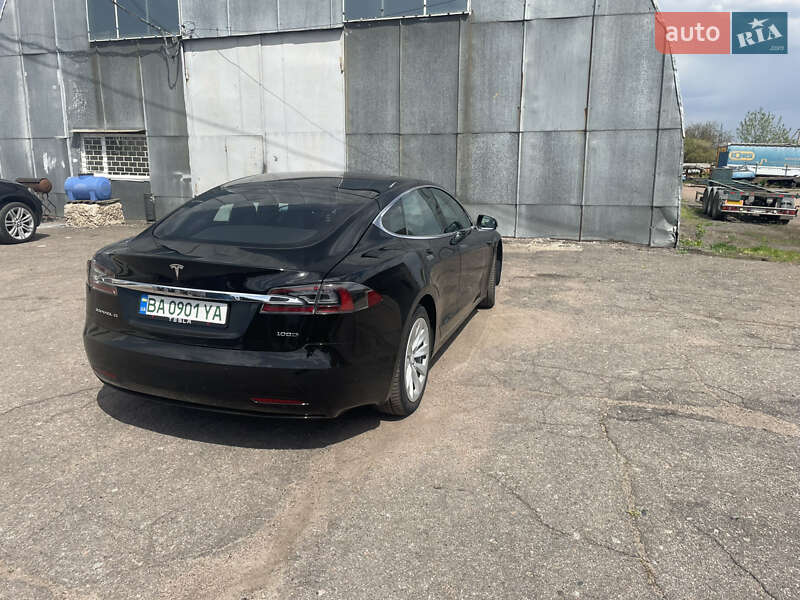 Лифтбек Tesla Model S 2018 в Александрие