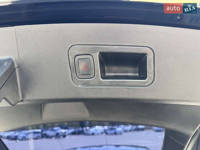 Ліфтбек Tesla Model S 2013 в Дніпрі