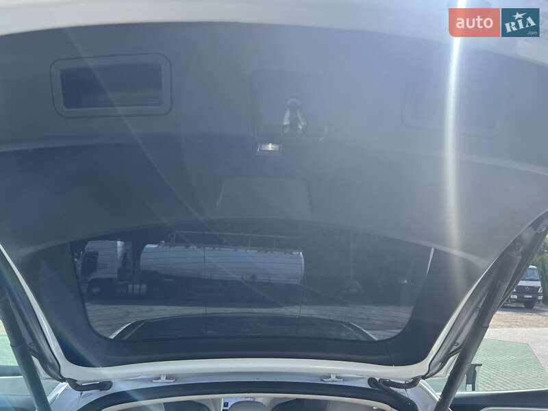 Лифтбек Tesla Model S 2015 в Львове