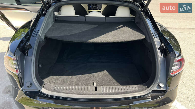 Лифтбек Tesla Model S 2021 в Виннице